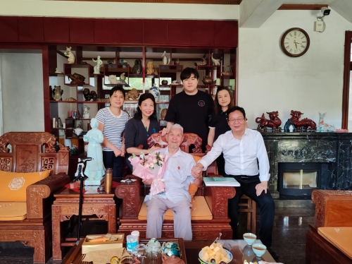 校党委书记李越胜率队赴景德镇拜访卓越校友、陶瓷艺术大师周国桢